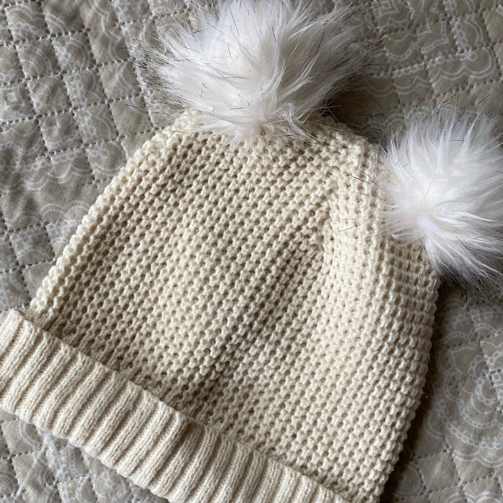 Hollister white knit beanie with poms